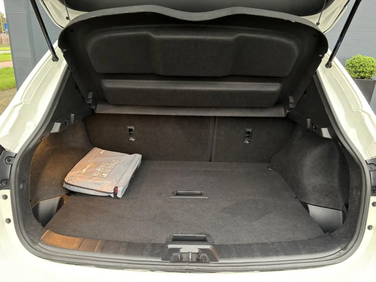1.2 N-Connecta ✓Ketting vv in 07-2023✓360° Camera✓2e Eigenaar✓Pano✓Navi✓Keyless✓116pk✓Pdc V+A✓18"Lm velgen✓Clima✓Cruise✓Rijstrooksensor✓6 Bak✓Dodehoeksenor✓N.A