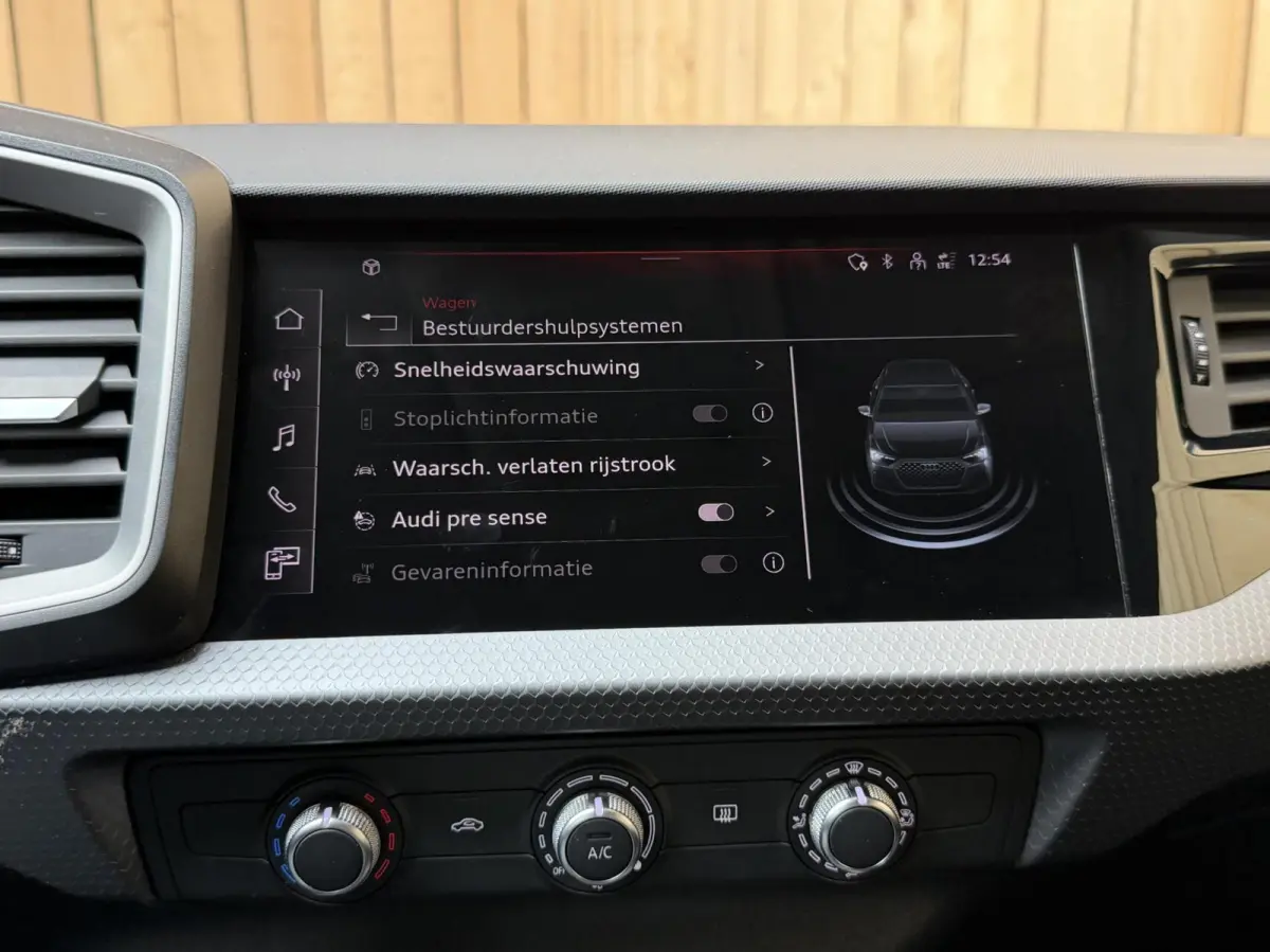 30 TFSI Pro Line 110pk 6 versnellingen | Apple CarPlay/Android Auto | Airconditioning | Cruise control | Digitale cockpit | Elektrische ramen voor en achter | Lichtmetalen velgen | Rijstrook