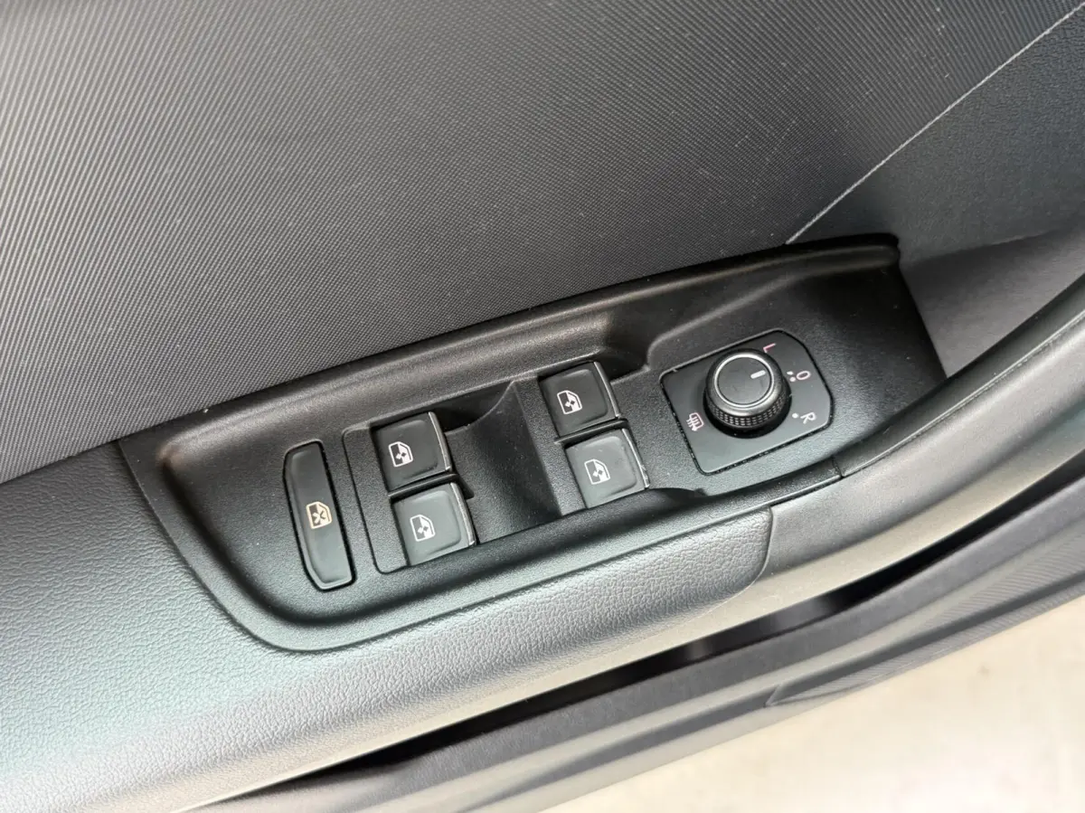 30 TFSI Pro Line 110pk 6 versnellingen | Apple CarPlay/Android Auto | Airconditioning | Cruise control | Digitale cockpit | Elektrische ramen voor en achter | Lichtmetalen velgen | Rijstrook