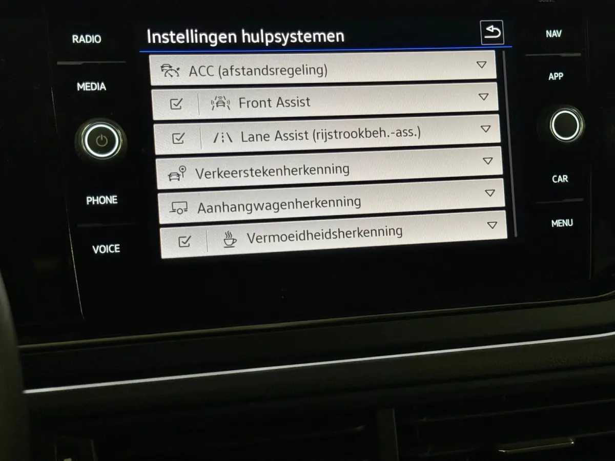 1.0 TSI 3 x R-Line Blackpack Pano Keyless Camera 18”