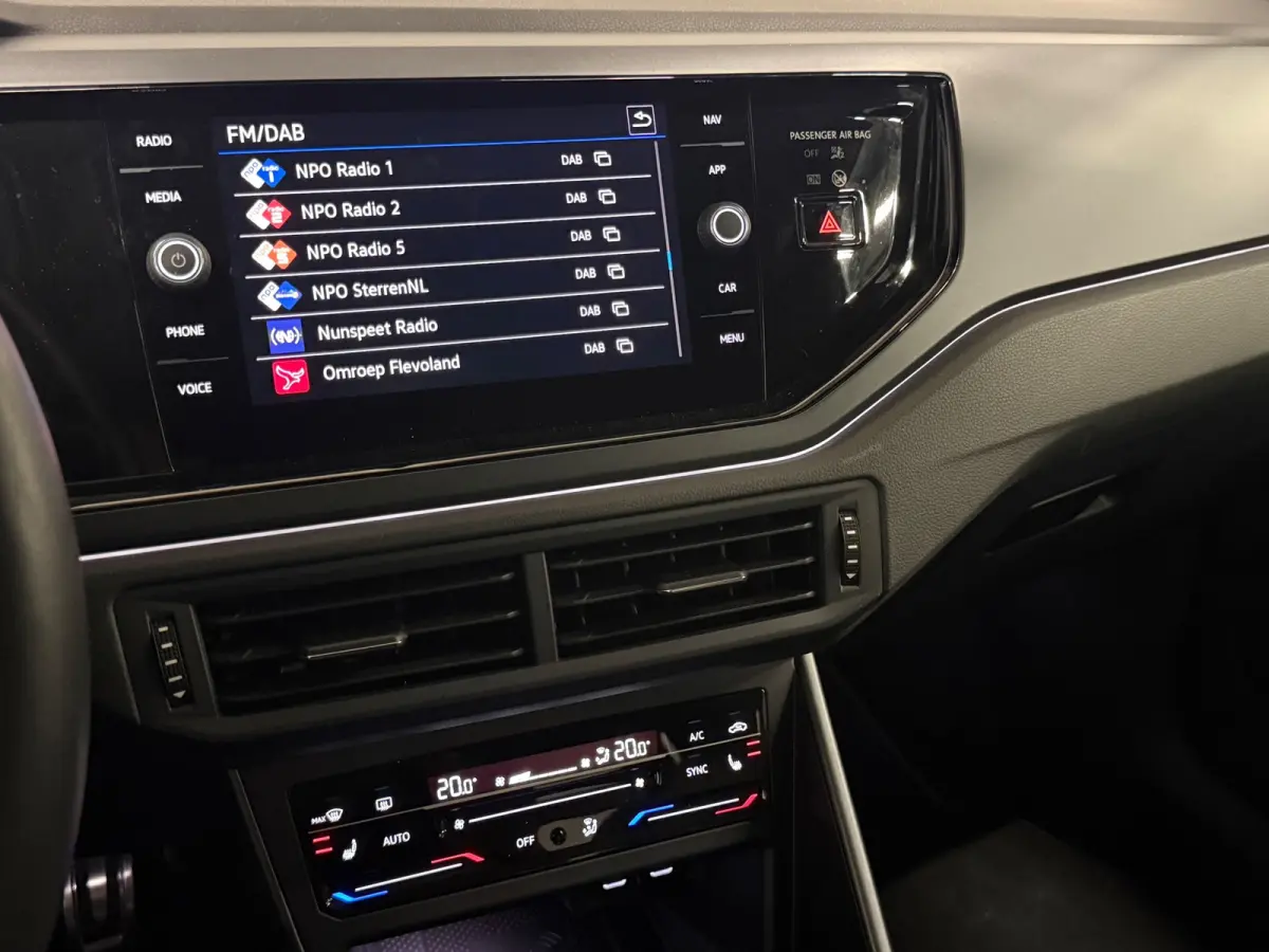 1.0 TSI 3 x R-Line Blackpack Pano Keyless Camera 18”