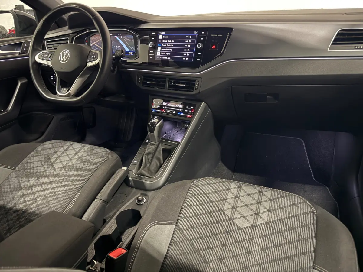 1.0 TSI 3 x R-Line Blackpack Pano Keyless Camera 18”