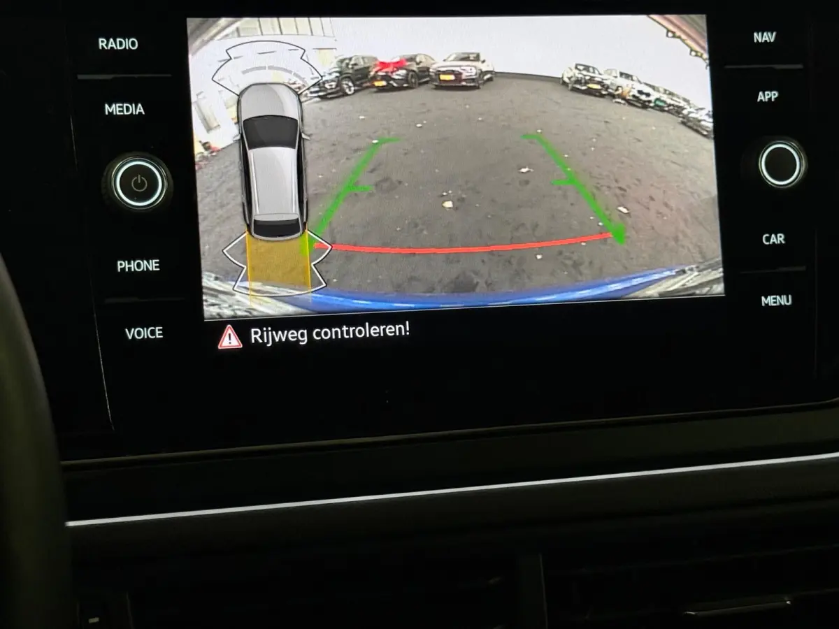 1.0 TSI 3 x R-Line Blackpack Pano Keyless Camera 18”