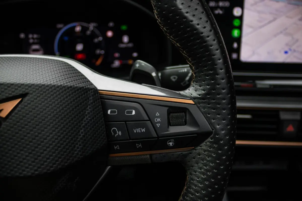 1.4 e-Hybrid Business | PANO | SCHAALSTOELEN | CARPLAY | ACC | LED | MEMORY | ANDROID AUTO |