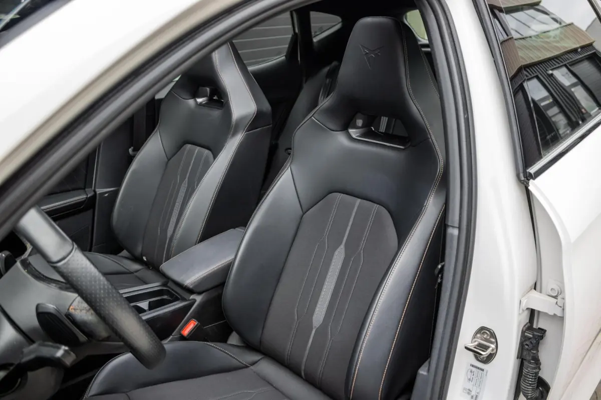 1.4 e-Hybrid Business | PANO | SCHAALSTOELEN | CARPLAY | ACC | LED | MEMORY | ANDROID AUTO |