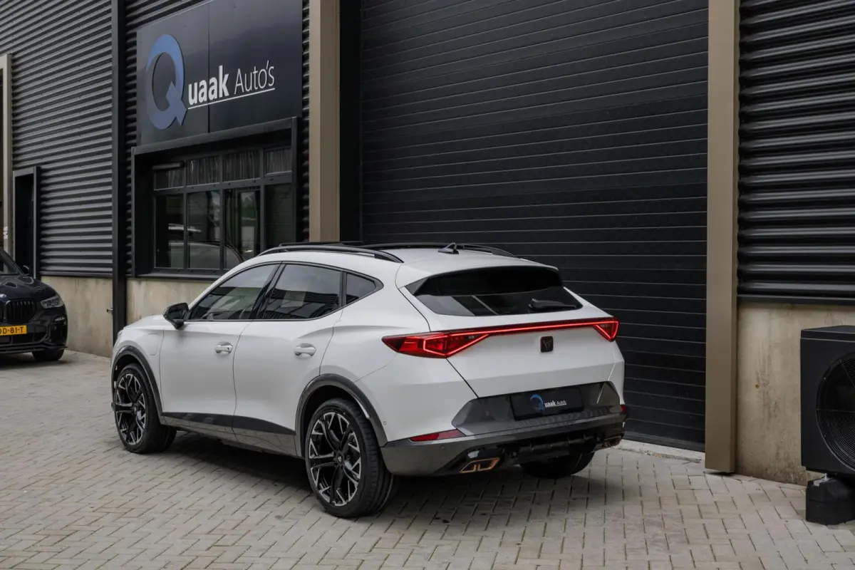 1.4 e-Hybrid Business | PANO | SCHAALSTOELEN | CARPLAY | ACC | LED | MEMORY | ANDROID AUTO |