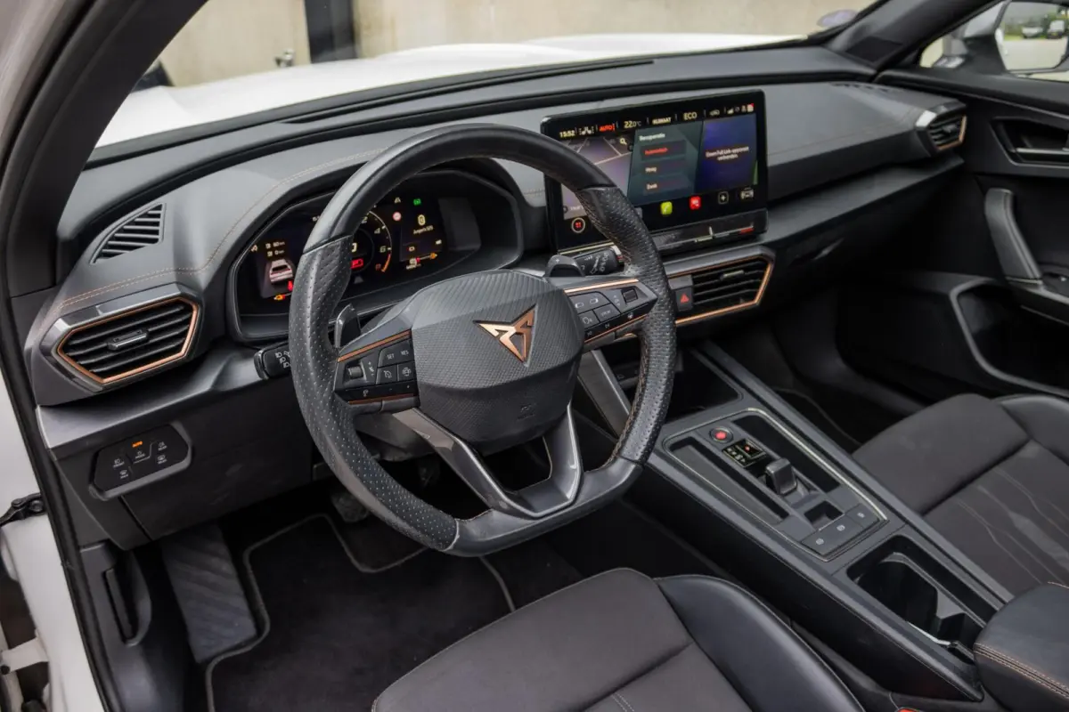 1.4 e-Hybrid Business | PANO | SCHAALSTOELEN | CARPLAY | ACC | LED | MEMORY | ANDROID AUTO |