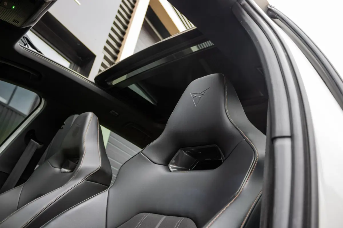 1.4 e-Hybrid Business | PANO | SCHAALSTOELEN | CARPLAY | ACC | LED | MEMORY | ANDROID AUTO |