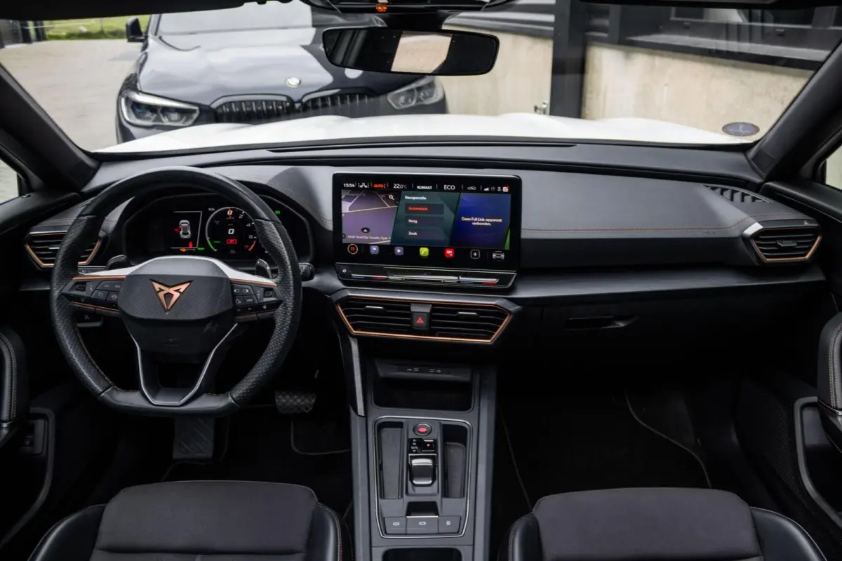 1.4 e-Hybrid Business | PANO | SCHAALSTOELEN | CARPLAY | ACC | LED | MEMORY | ANDROID AUTO |