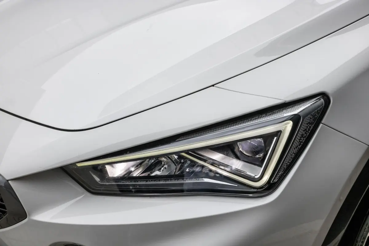 1.4 e-Hybrid Business | PANO | SCHAALSTOELEN | CARPLAY | ACC | LED | MEMORY | ANDROID AUTO |
