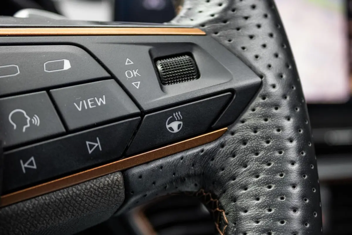 1.4 e-Hybrid Business | PANO | SCHAALSTOELEN | CARPLAY | ACC | LED | MEMORY | ANDROID AUTO |