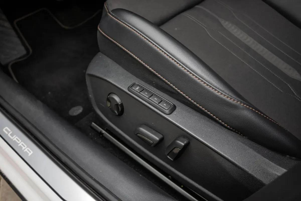 1.4 e-Hybrid Business | PANO | SCHAALSTOELEN | CARPLAY | ACC | LED | MEMORY | ANDROID AUTO |
