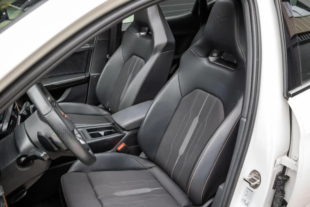 1.4 e-Hybrid Business | PANO | SCHAALSTOELEN | CARPLAY | ACC | LED | MEMORY | ANDROID AUTO |