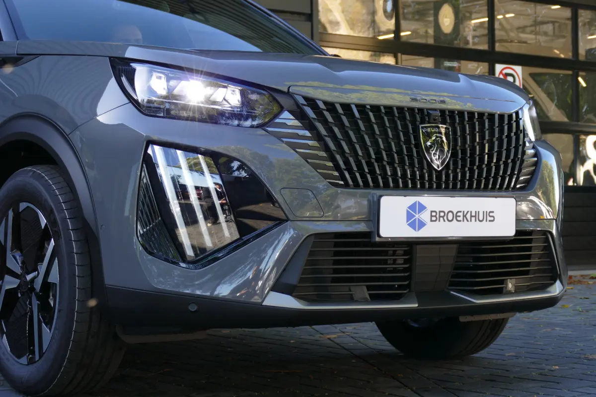 GT | Active Safety Brake met camera en radar (automatisch noodremsysteem) met Distance Alert (waarschuwing dreigende aanrijding) | Advanced Active Safety Brake met camera en radar | Climate 