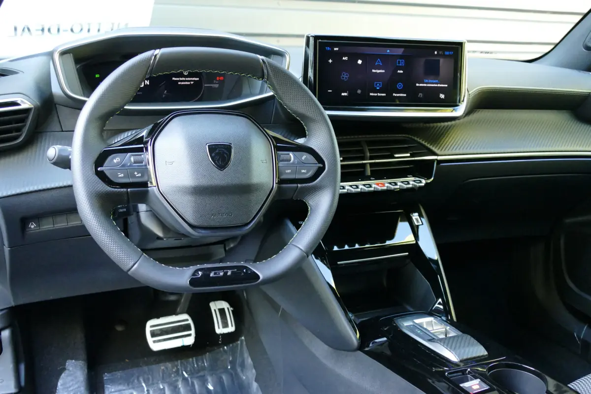 GT | Active Safety Brake met camera en radar (automatisch noodremsysteem) met Distance Alert (waarschuwing dreigende aanrijding) | Advanced Active Safety Brake met camera en radar | Climate 