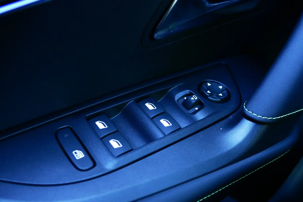 GT | Active Safety Brake met camera en radar (automatisch noodremsysteem) met Distance Alert (waarschuwing dreigende aanrijding) | Advanced Active Safety Brake met camera en radar | Climate 
