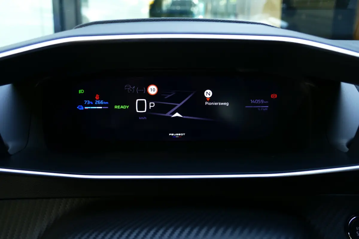 GT | Active Safety Brake met camera en radar (automatisch noodremsysteem) met Distance Alert (waarschuwing dreigende aanrijding) | Advanced Active Safety Brake met camera en radar | Climate 