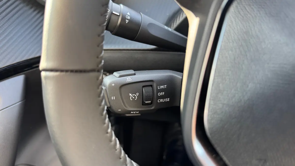 Envy | Active Safety Brake met camera en radar (automatisch noodremsysteem) met Distance Alert (waarschuwing dreigende aanrijding) | Advanced Active Safety Brake met camera en radar | Climat