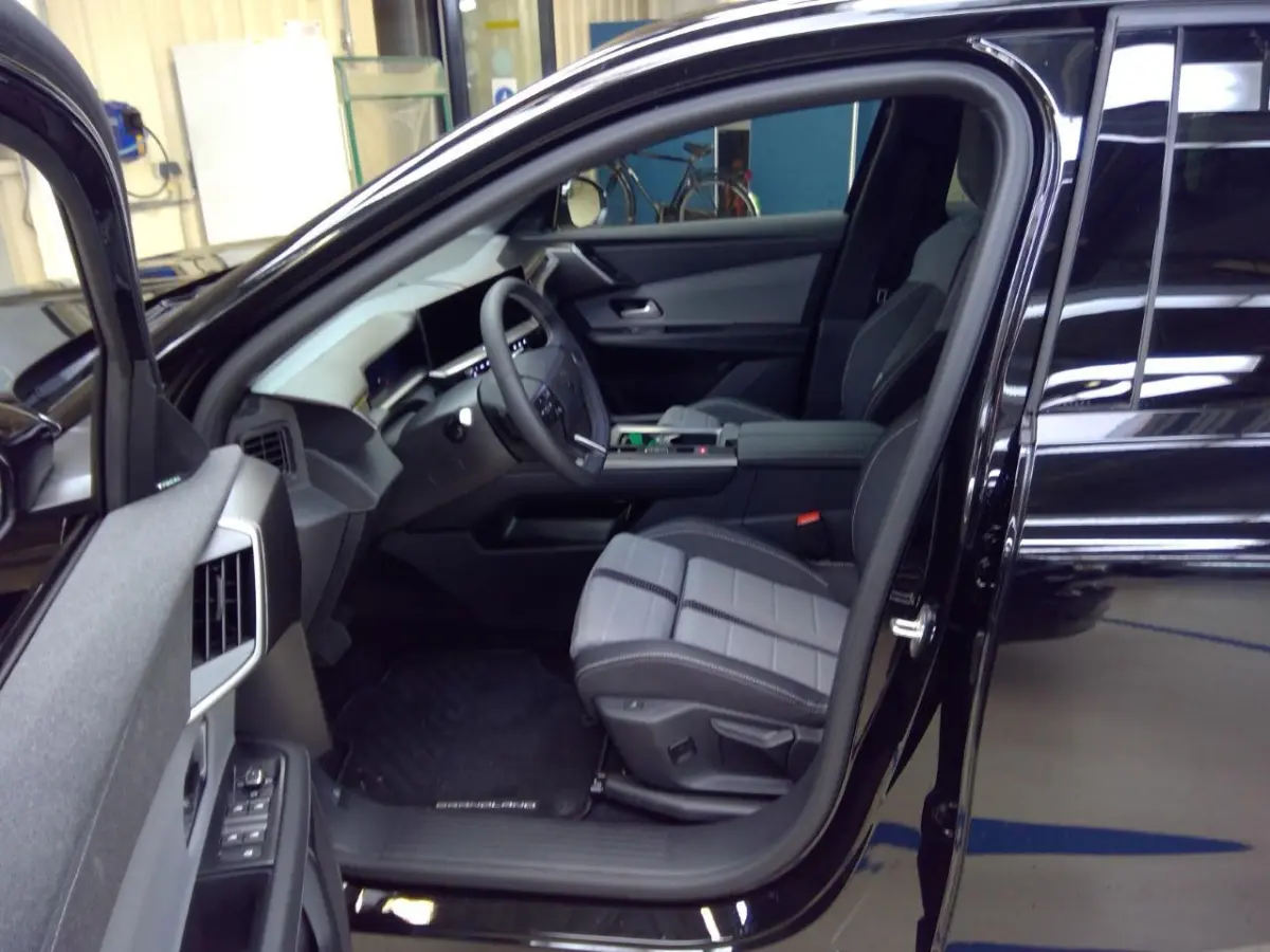 1.2 Turbo Hybrid Business Edition Panoramadak | Focal audio