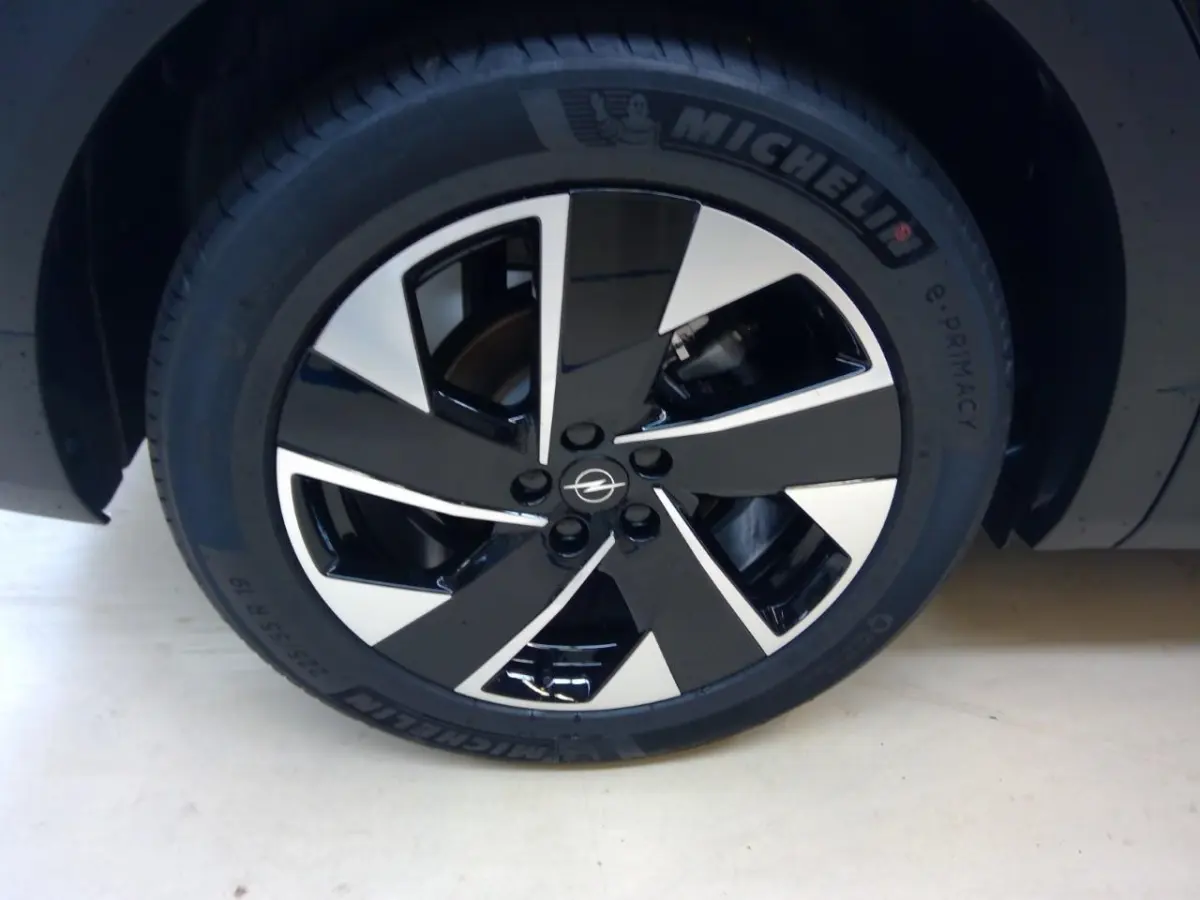 1.2 Turbo Hybrid Business Edition Panoramadak | Focal audio