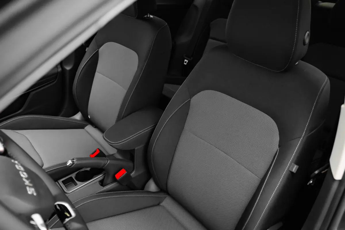 Selection | Airconditioning | Cruise control met speedlimiter | Driver Activity Assistant, vermoeidheid waarschuwingssysteem