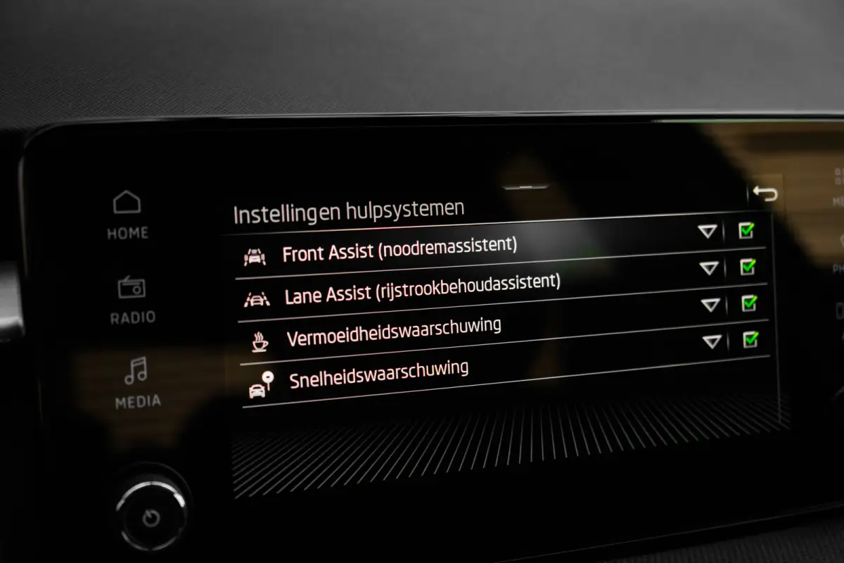 Selection | Airconditioning | Cruise control met speedlimiter | Driver Activity Assistant, vermoeidheid waarschuwingssysteem