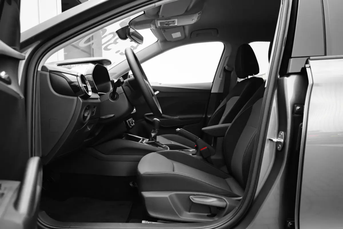 Selection | Airconditioning | Cruise control met speedlimiter | Driver Activity Assistant, vermoeidheid waarschuwingssysteem