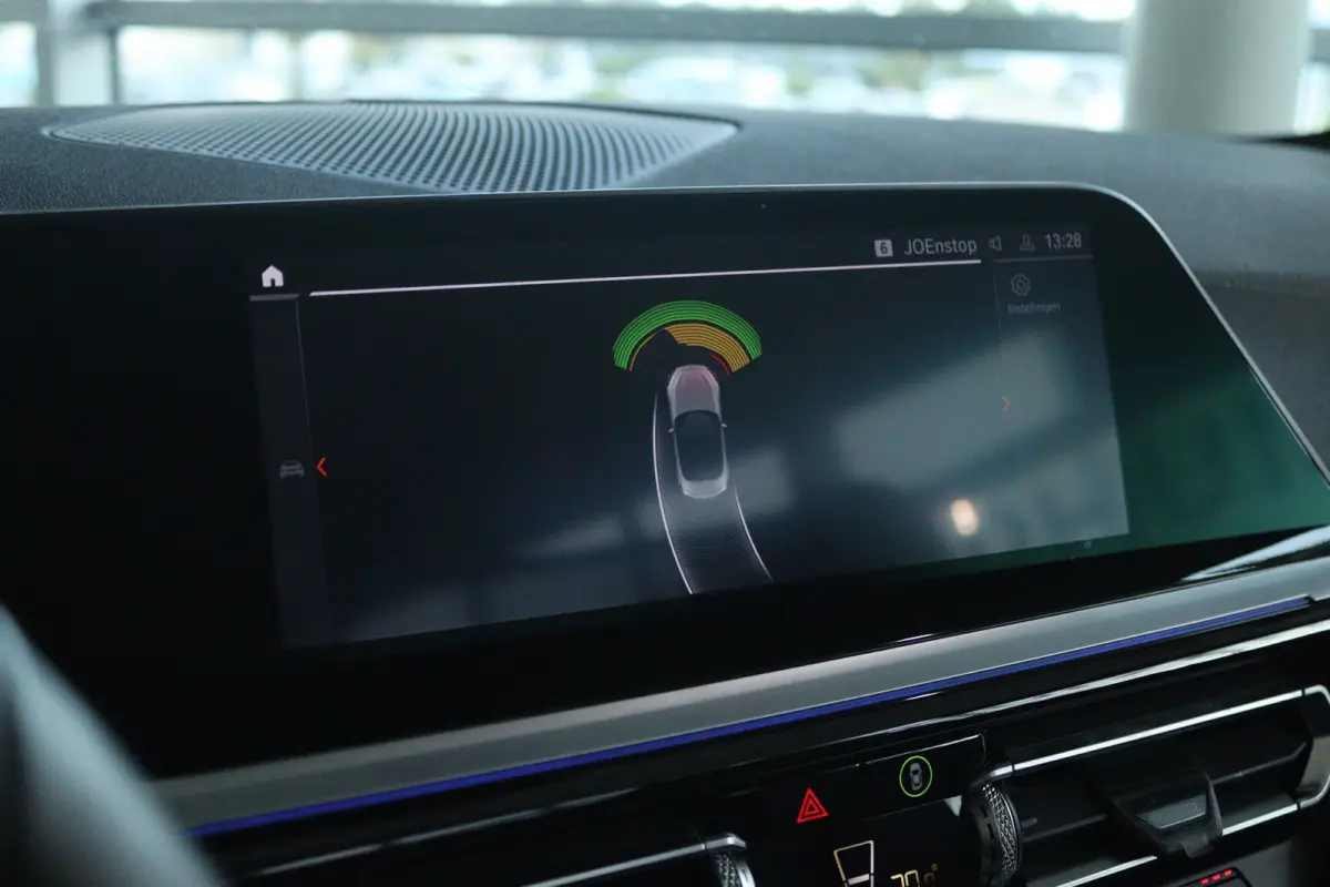 sDrive20i High Executive Sport-line | Cruise Control | Stoel+Stuurverwarming | HiFi | Carplay | Climate | LED | Sensoren | Leder | Dodehoekherkenning |