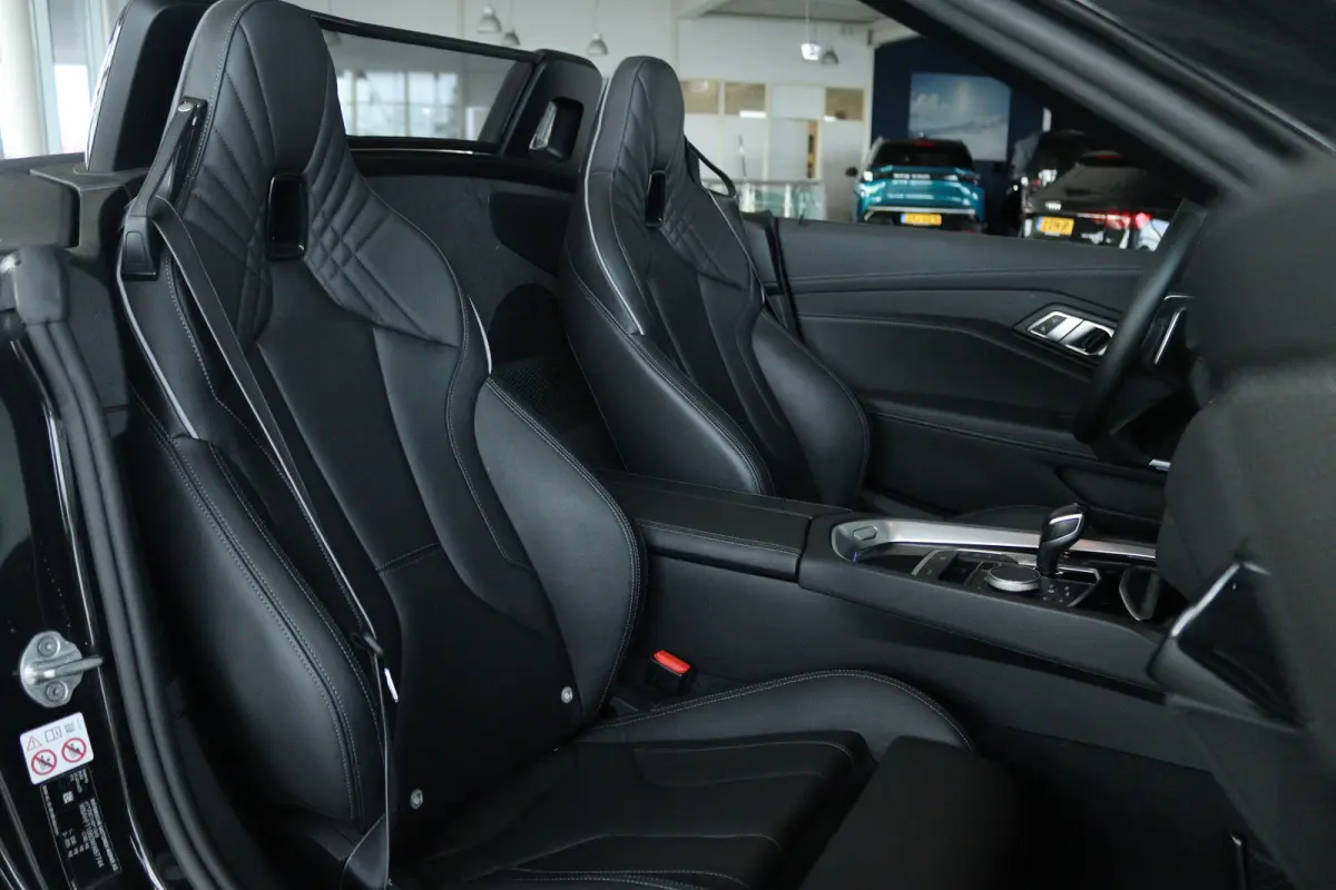 sDrive20i High Executive Sport-line | Cruise Control | Stoel+Stuurverwarming | HiFi | Carplay | Climate | LED | Sensoren | Leder | Dodehoekherkenning |