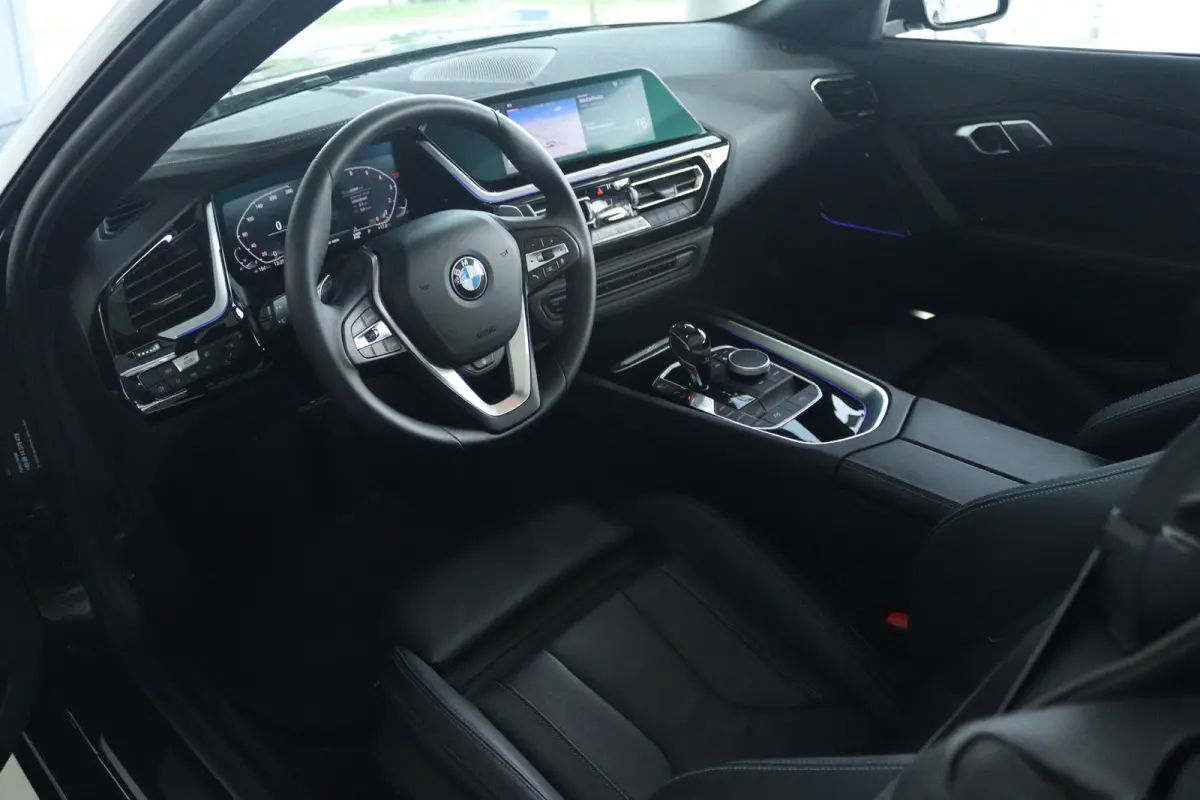 sDrive20i High Executive Sport-line | Cruise Control | Stoel+Stuurverwarming | HiFi | Carplay | Climate | LED | Sensoren | Leder | Dodehoekherkenning |
