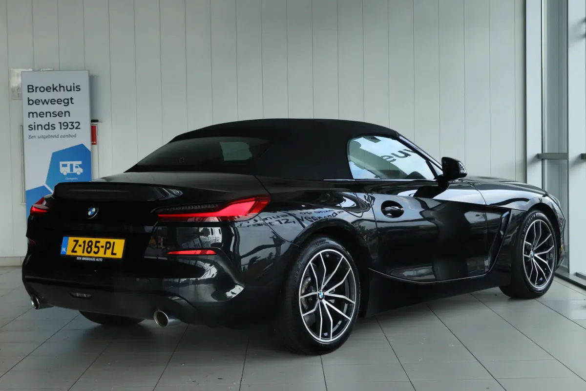 sDrive20i High Executive Sport-line | Cruise Control | Stoel+Stuurverwarming | HiFi | Carplay | Climate | LED | Sensoren | Leder | Dodehoekherkenning |