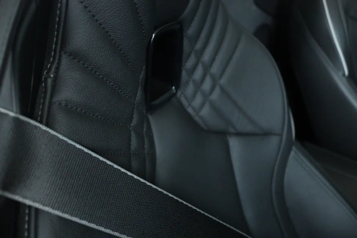 sDrive20i High Executive Sport-line | Cruise Control | Stoel+Stuurverwarming | HiFi | Carplay | Climate | LED | Sensoren | Leder | Dodehoekherkenning |