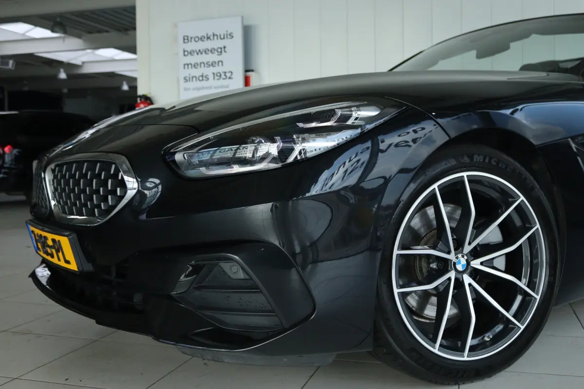 sDrive20i High Executive Sport-line | Cruise Control | Stoel+Stuurverwarming | HiFi | Carplay | Climate | LED | Sensoren | Leder | Dodehoekherkenning |