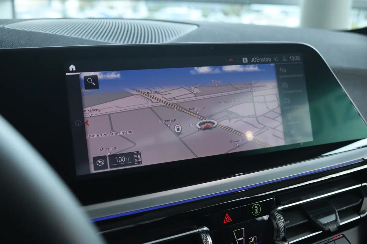sDrive20i High Executive Sport-line | Cruise Control | Stoel+Stuurverwarming | HiFi | Carplay | Climate | LED | Sensoren | Leder | Dodehoekherkenning |