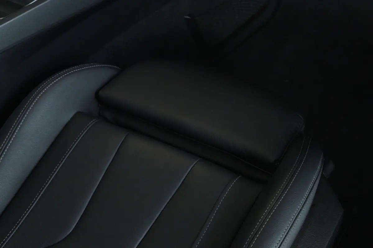 sDrive20i High Executive Sport-line | Cruise Control | Stoel+Stuurverwarming | HiFi | Carplay | Climate | LED | Sensoren | Leder | Dodehoekherkenning |