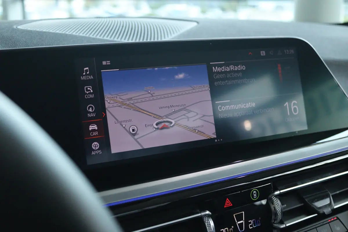 sDrive20i High Executive Sport-line | Cruise Control | Stoel+Stuurverwarming | HiFi | Carplay | Climate | LED | Sensoren | Leder | Dodehoekherkenning |