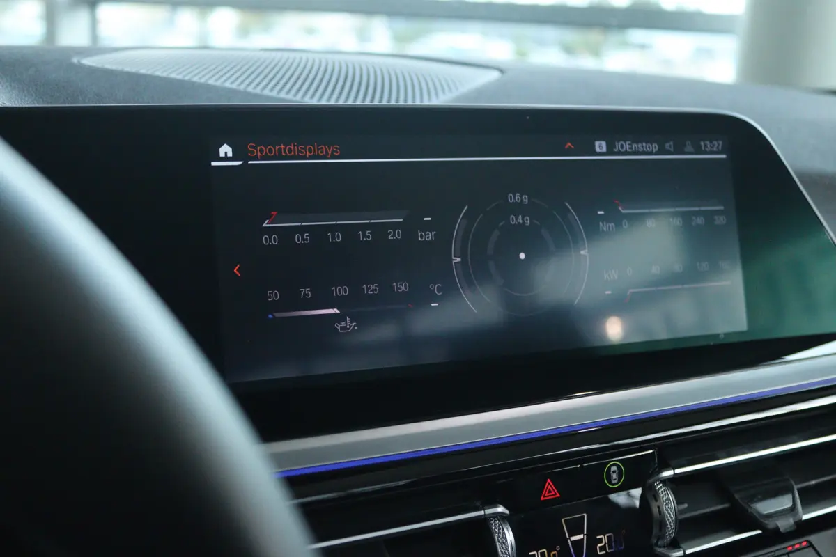 sDrive20i High Executive Sport-line | Cruise Control | Stoel+Stuurverwarming | HiFi | Carplay | Climate | LED | Sensoren | Leder | Dodehoekherkenning |
