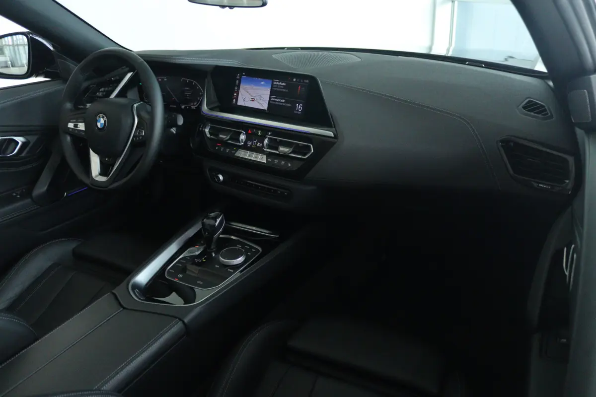 sDrive20i High Executive Sport-line | Cruise Control | Stoel+Stuurverwarming | HiFi | Carplay | Climate | LED | Sensoren | Leder | Dodehoekherkenning |