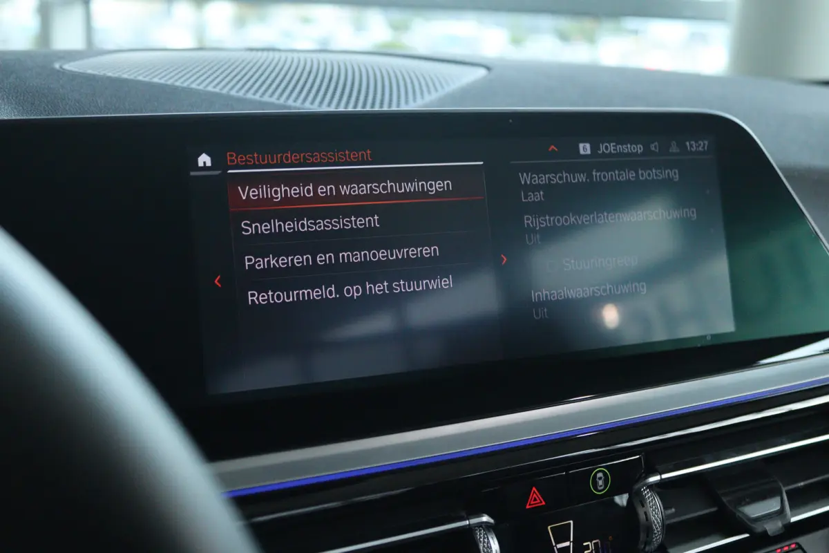 sDrive20i High Executive Sport-line | Cruise Control | Stoel+Stuurverwarming | HiFi | Carplay | Climate | LED | Sensoren | Leder | Dodehoekherkenning |
