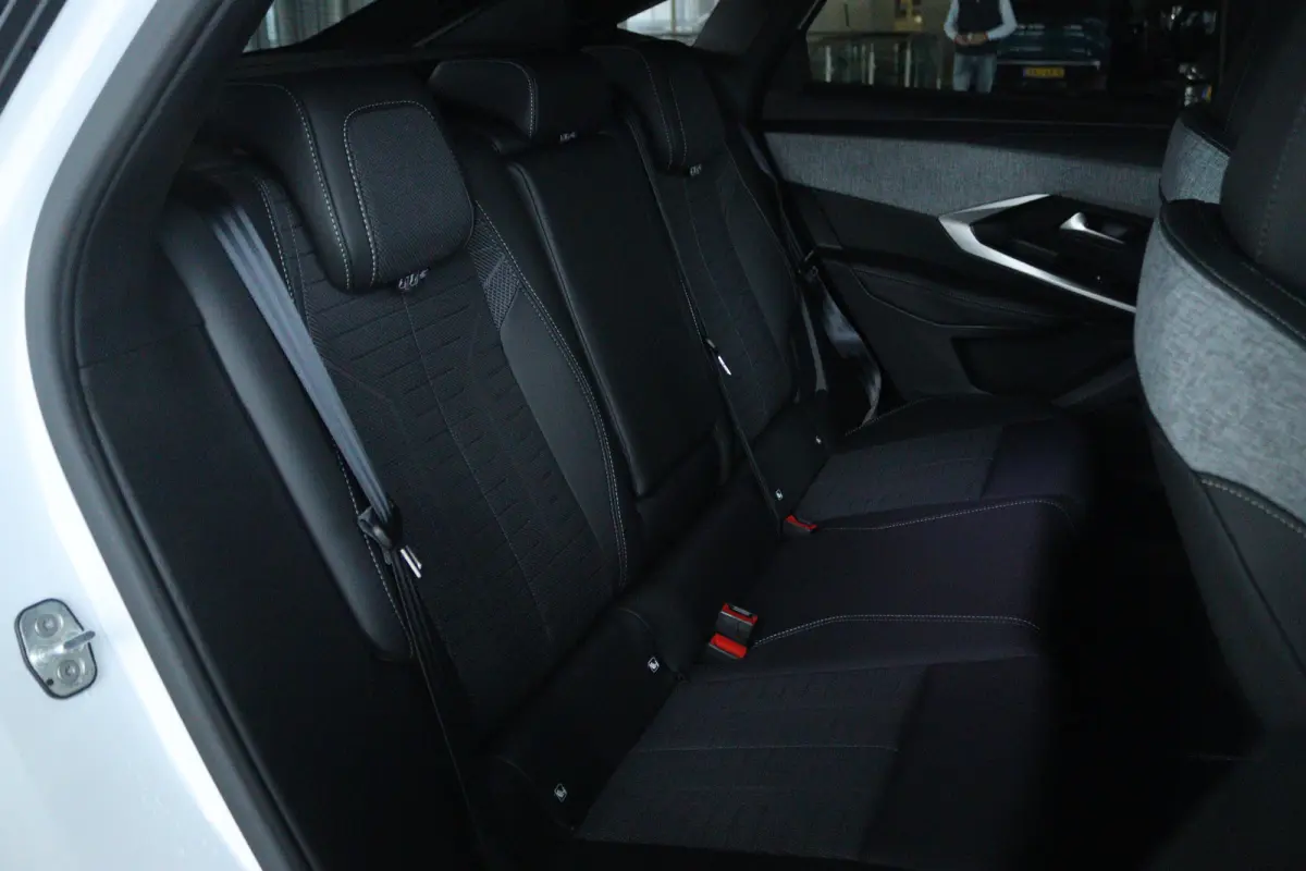 GT 73 kWh | SOH 94% | Adapt. Cruise | Stoel+Stuurverwarming | Elektr. klep | Keyless | Navi | Trekhaak | Matrix | Carplay |