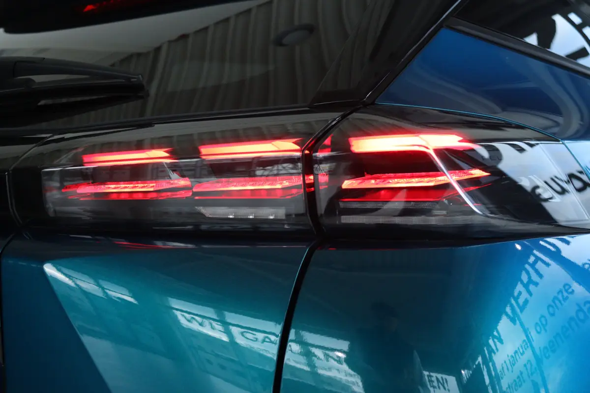 1.2 Hybrid 145 Allure | Adapt. Cruise | 360 Camera | Navi | Carplay | Climate | Keyless | LED | LMV | Dodehoekdetectie
