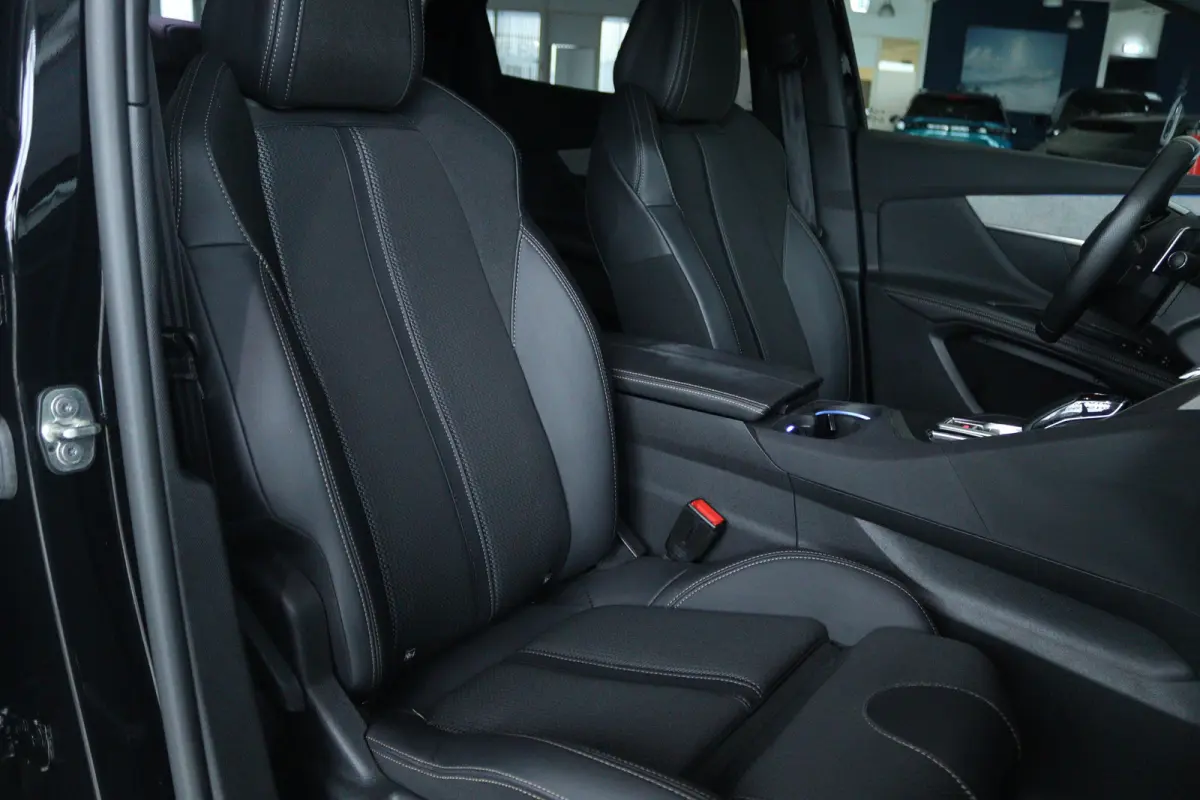 1.2 Turbo GT Black Pack | Adapt. Cruise | Trekhaak | Massage | Elektr. Klep | Stoelverwarming | Carplay | Memory | Keyless | LED | 19 Inch | Navi |