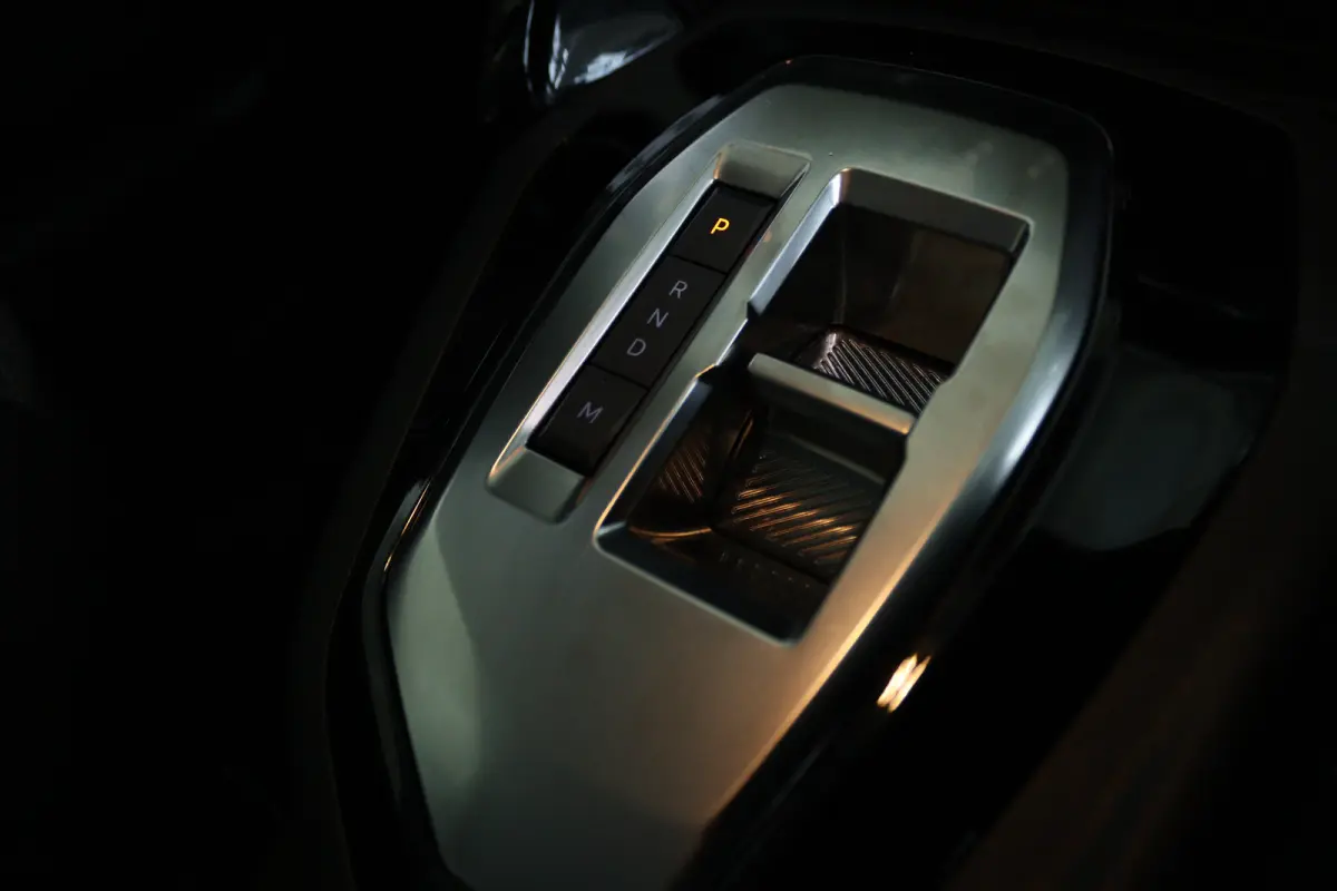 Hybrid 110 e-DCS6 Active | Cruise Control | Carplay | LED | Airco | Sensoren | Elektr. Ramen
