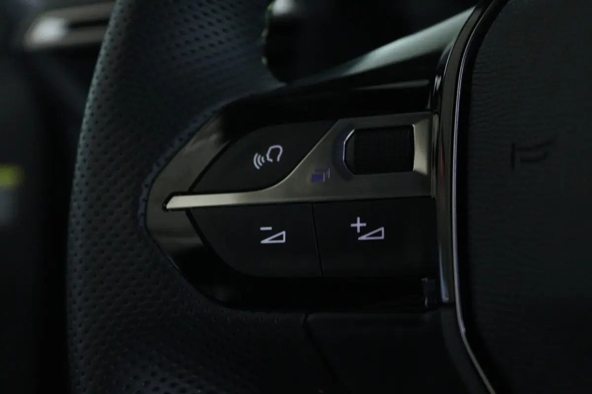 1.2 Hybrid 145 GT | Adapt. Cruise | 360 Camera | Keyless | 18 Inch | Navi | Carplay | Climate | NL-Auto | LED |
