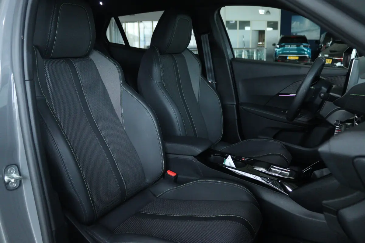 1.2 Hybrid 145 GT | Adapt. Cruise | 360 Camera | Keyless | 18 Inch | Navi | Carplay | Climate | NL-Auto | LED |