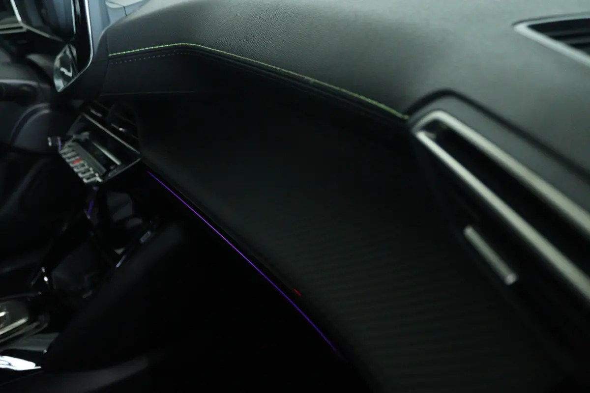 1.2 Hybrid 145 GT | Adapt. Cruise | 360 Camera | Keyless | 18 Inch | Navi | Carplay | Climate | NL-Auto | LED |