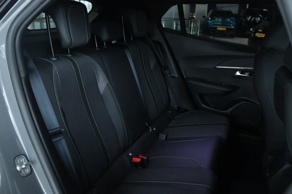 1.2 Hybrid 145 GT | Adapt. Cruise | 360 Camera | Keyless | 18 Inch | Navi | Carplay | Climate | NL-Auto | LED |