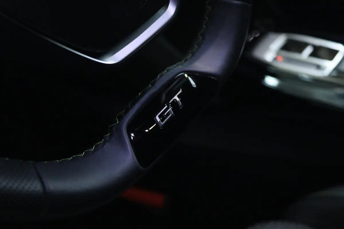 1.2 Hybrid 145 GT | Adapt. Cruise | 360 Camera | Keyless | 18 Inch | Navi | Carplay | Climate | NL-Auto | LED |
