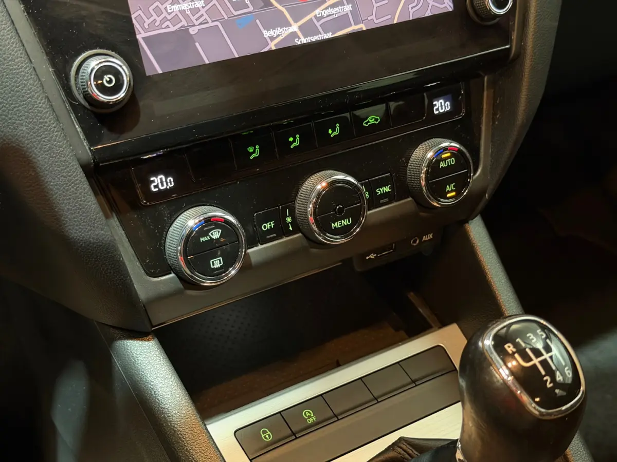 1.0 TSI Greentech Ambition Business AIRCO/NAVI/CRUISE/CARPLAY/CLIMATE/PDC/PARK-PILOT/GARANTIE