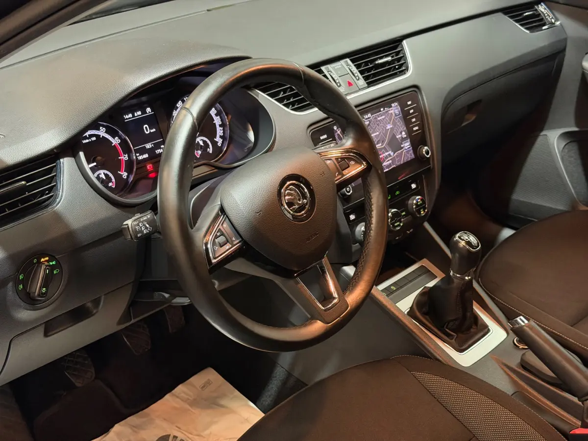 1.0 TSI Greentech Ambition Business AIRCO/NAVI/CRUISE/CARPLAY/CLIMATE/PDC/PARK-PILOT/GARANTIE